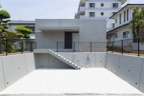 シンプルに暮らすコンクリートの平屋